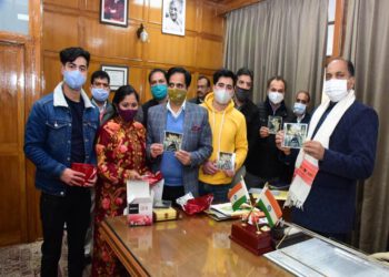 CM releases audio video CD of Hindi Song Tere Paas