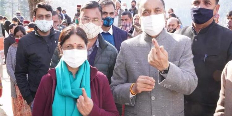Chief Minister casts his vote along with family members