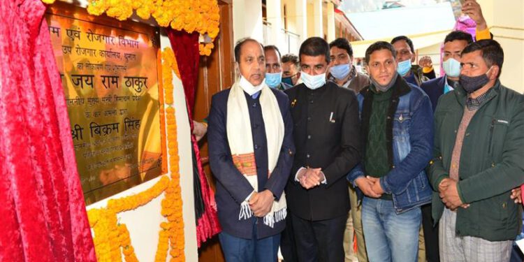 Chief Minister Jai Ram Thakur inaugurating Sub Employment Exchange at Thunag in Mandi district today.