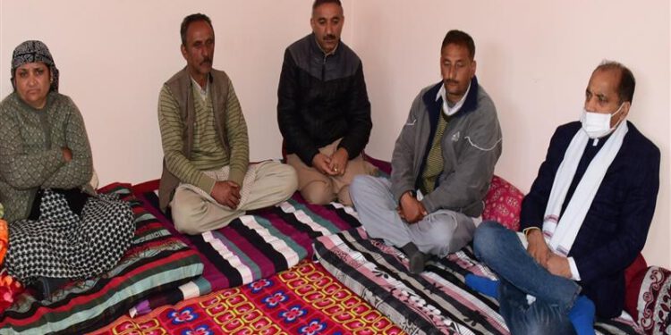 CM visits Kumarsain to condole demise of OSD’S father
