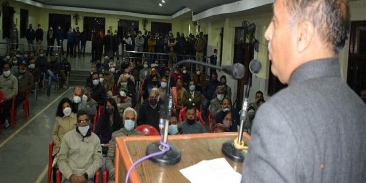 CM interacts with the intellectuals of Palampur town during Budhijivi Sammelan