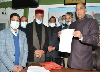 CM presented cheque of Rs. 21,05,823 by Agriculture Minister