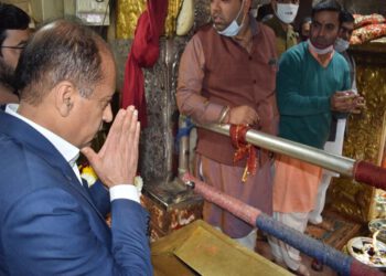 Chief Minister Jai Ram Thakur paying obeisance at Mata Shri Chintpurni Temple in Una today