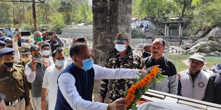 CM attends last rites of MP Ram Swaroop Sharma
