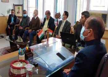 CM reviews Covid-19 situation in Mandi district