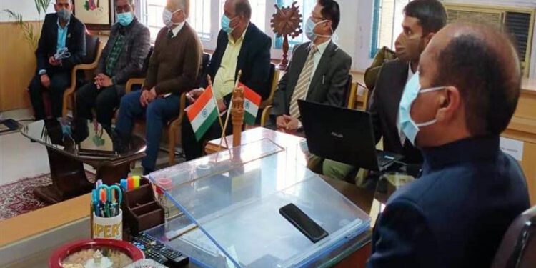 CM reviews Covid-19 situation in Mandi district