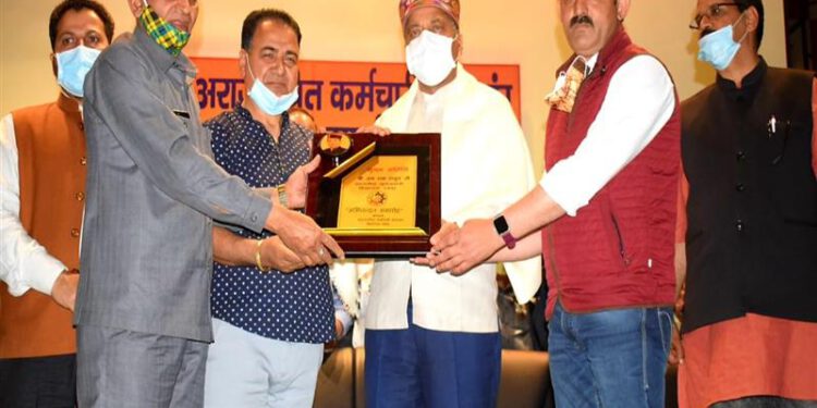 CM thanks employees for playing important role during Corona pandemic