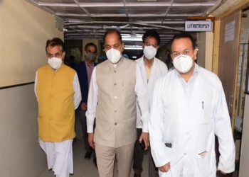 CM visits Virbhadra Singh at IGMC