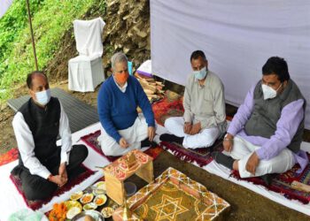 CM performs Bhumi Pujan of Sunil Sadan