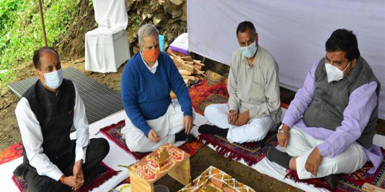CM performs Bhumi Pujan of Sunil Sadan