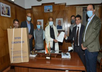 25 medical grade oxygen concentrators presented to Chief Minister