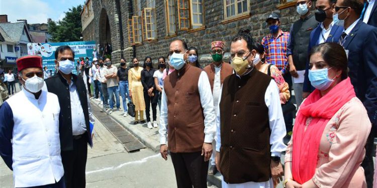 Chief Minister launches Covid-19 Immune Vaccination Campaign for State