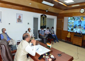 CM directs to ensure Covid appropriate behaviour by tourists