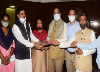 A delegation of Zila Parishad Solan led by Vice Chairperson Smt. Kamlesh Panwar call on Chief Minister Shri Jai Ram Thakur at Shimla today.