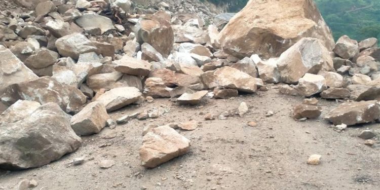 Chandigarh-Manali highway blocked near Pandoh after landslide