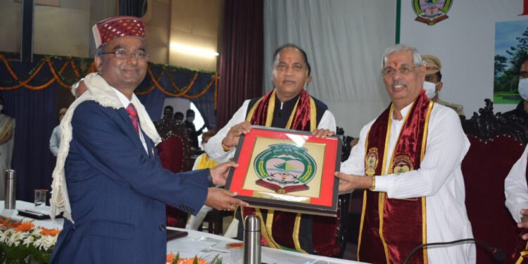 Hon’ble Governor and Hon’ble Chief Minister honouring CMD SJVNL and former Alumni of the university