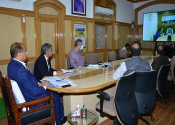 CM directs DC’s to emphasise on contact tracing