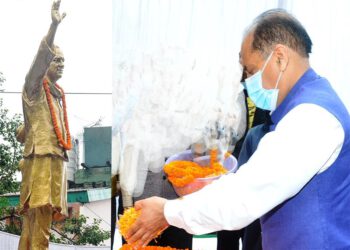 CM pays floral tribute to Rajiv Gandhi