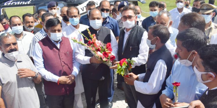 Hon’ble CM being accorded rousing welcome on his arrival at CSK Agriculture University Palampur