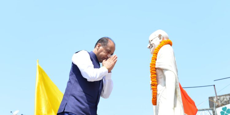Hon’ble CM paying floral tributes to Father of Nation Mahatma Gandhi