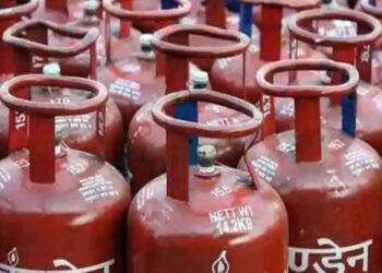 LPG Cooking Gas Cylinder Price Goes up in India.Subsidised LPG price hiked by Rs 25 per cylinder