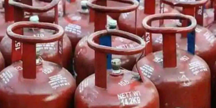 LPG Cooking Gas Cylinder Price Goes up in India.Subsidised LPG price hiked by Rs 25 per cylinder