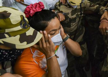 Mirabai Chanu treats truck drivers who she hitched a ride with to practise daily