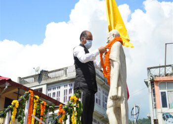 Chief Minister receives victory flame to commemorate Sawrnim Vijay Varsh Honours kins of 1971 war m