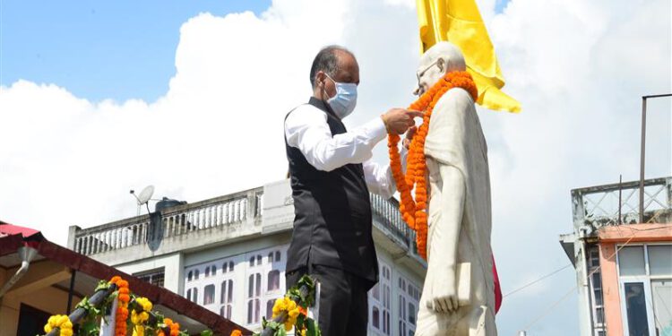 Chief Minister receives victory flame to commemorate Sawrnim Vijay Varsh Honours kins of 1971 war m