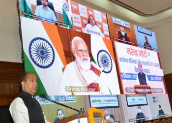 PM interacts with corona warriors, healthcare workers and beneficiaries