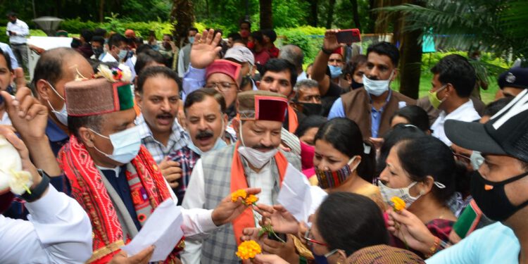 Hon’ble CM being accorded rousing welcome on his arrival at Rampur