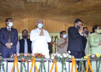 Governor inaugurates Kullu Dussehra festival