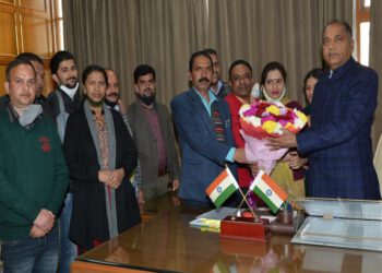 Newly elected office bearers of Class-IV Association of HP Secretariat call on CM