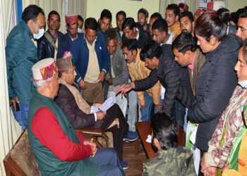 Chief Minister Jai Ram Thakur listening to public grievances at Pandoh in Mandi district today