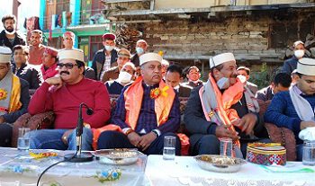 CM announces Rs. 1.5 lakh each to 36 fire affected families of Malana