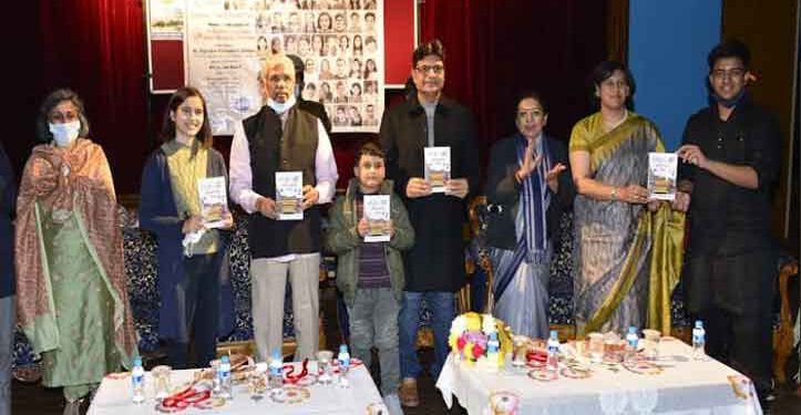 Governor encourages children to adopt reading habit