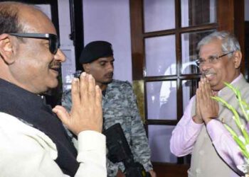 Governor accords warm welcome to LS Speaker at Raj Bhavan