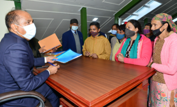 Hon’ble CM listening to public grievances at Oak Over Shimla