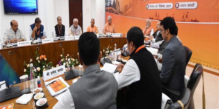 CM participates in Chief Ministers conclave in Varanasi