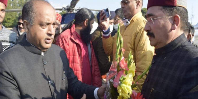 CM accorded warm welcome on his arrival at Palampur