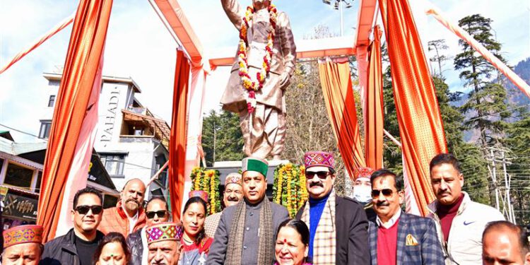 CM unveils statue of former PM and Bharat Ratan Atal Behari Vajpayee