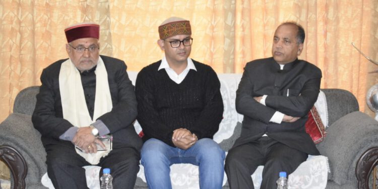 CM consoles bereaved family of Dr. Shiv Kumar