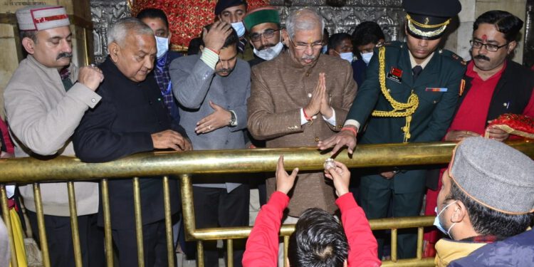 Governor pays obeisance at Mata Jwalamukhi Temple