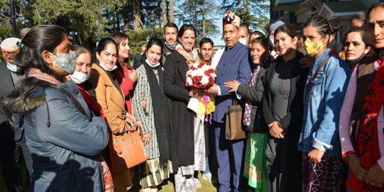CM receives greeting on New Year