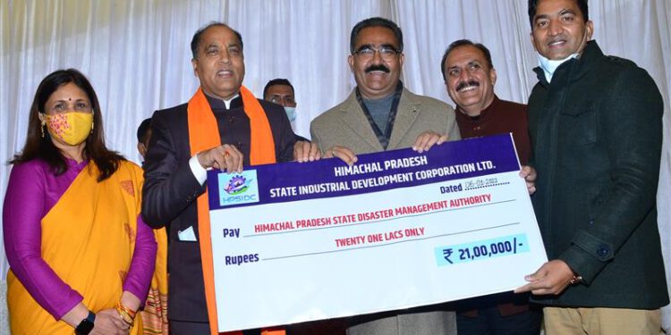 HPSIDC presents cheque of Rs. 21 lakh to Chief Minister