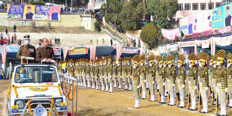 Chief Minister Jai Ram Thakur inspecting the parade on the occasion of state level Statehood Day function at Solan today.