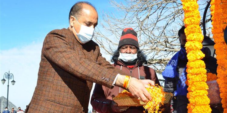 Chief Minister offers floral tributes to mark the Martyrs Day