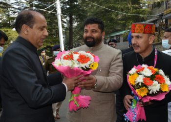 Hon’ble CM being welcomed on his arrival at Vidhan Sabha complex