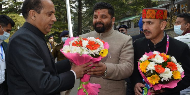Hon’ble CM being welcomed on his arrival at Vidhan Sabha complex