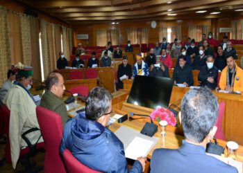 Committee to be constituted to rationalize market fee on commodities: CM